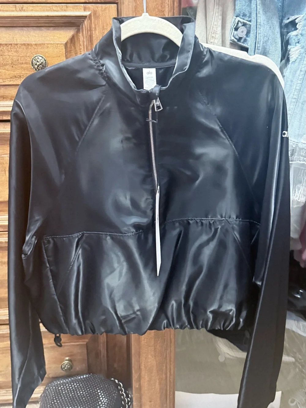 ALO YOGA NWT CROPPED AFTERGLOW PULLOVER BLACK SMALL